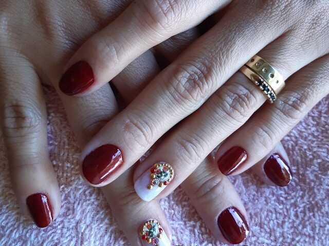 Classic red and white Queen of Hearts nails with bold heart shapes

